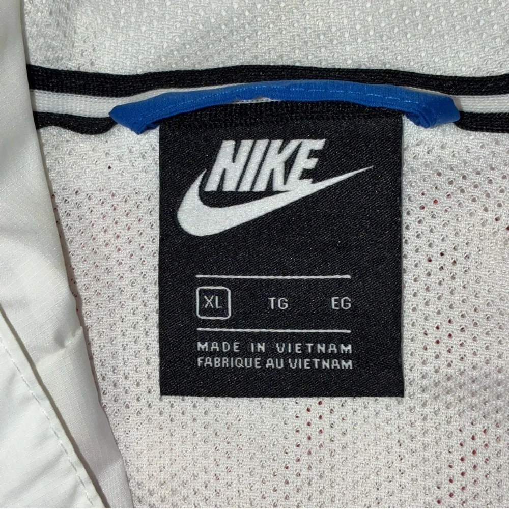 Nike windrunner jacket